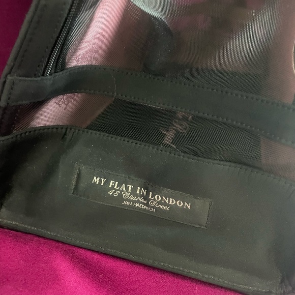 Charming pet tote from My Flat in London! Quilted body. Zipper top. Pink lining. - Picture 5 of 9